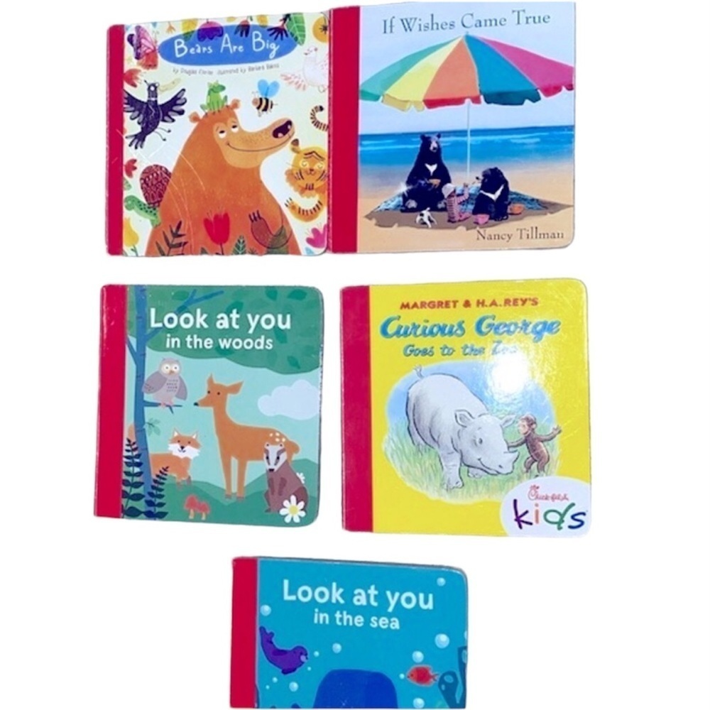 Set of 5 chick fil a miniature books